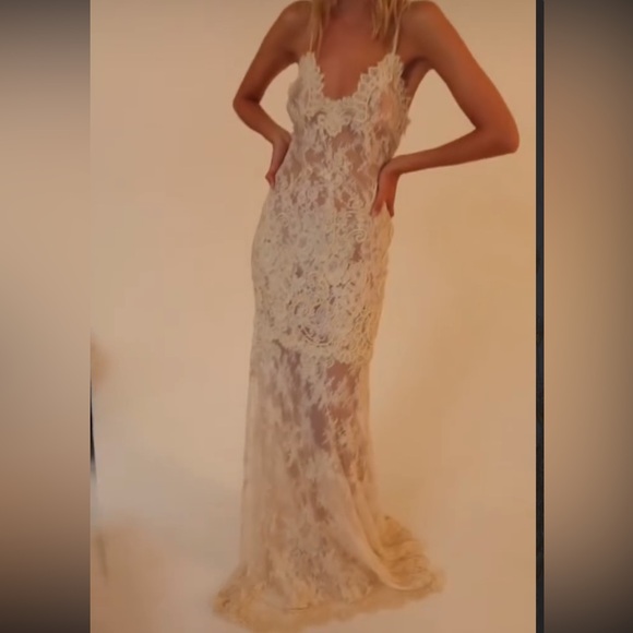 ISO Love Shack Fancy “Noira Lace Pearl-Embellished Gown” size 4/6/8 - Picture 3 of 4